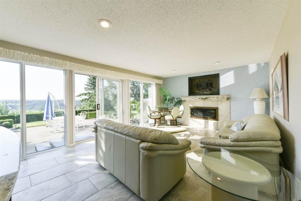 <p><span>4204 Whitemud Rd. NW, Edmonton, Alta.</span><br> The ground floor has a walkout to the patio, plus full wet bar and gas fireplace.<br> (Photo: Zoocasa) </p>