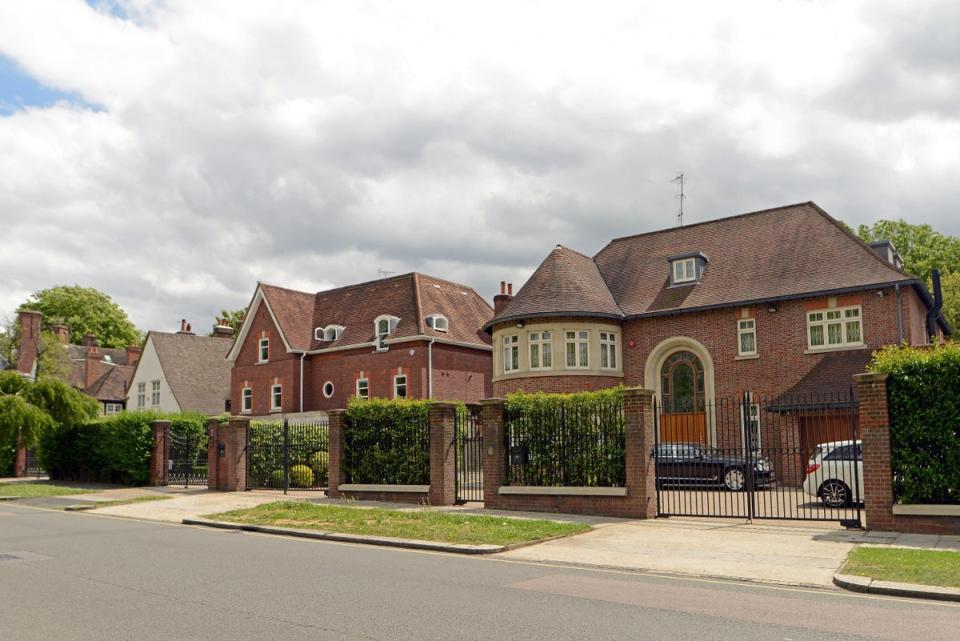 Homes on the Bishops Avenue (Daniel Lynch)