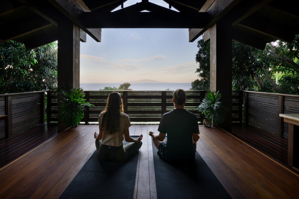 couple doing yoga at Hotel Wailea in Maui, Hawaii (Christy Stesky)