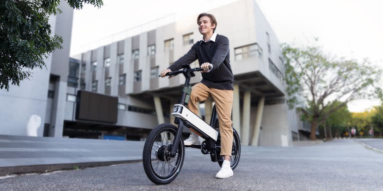 Una bicicleta eléctrica ebii de Acer; una computadora interna adapta el pedaleo asistido según el terreno y el ritmo del usuario