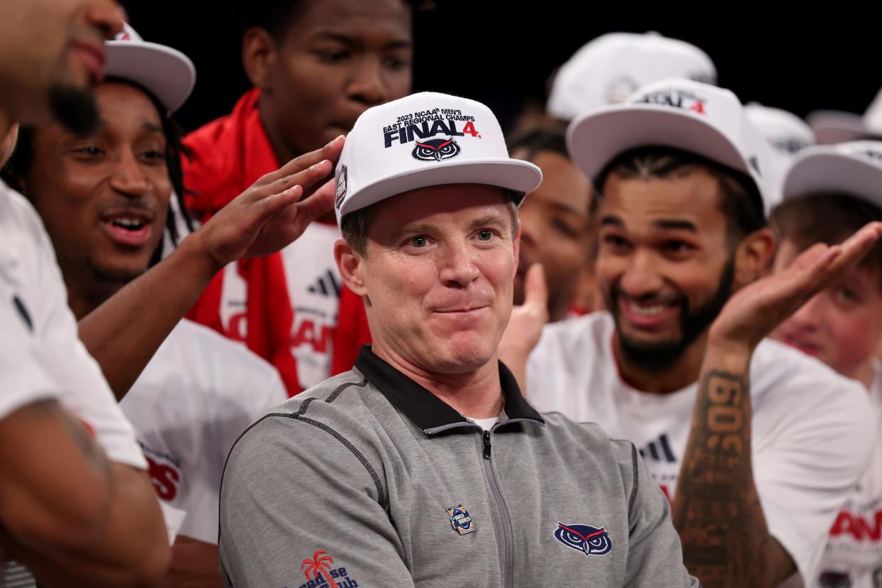 NEW YORK, NEW YORK - MARCH 25: Head coach Dusty May of the Florida Atlantic Owls celebrates with the team after defeating the Kansas State Wildcats in the Elite Eight round game of the NCAA Men's Basketball Tournament at Madison Square Garden on March 25, 2023 in New York City. (Photo by Al Bello/Getty Images)