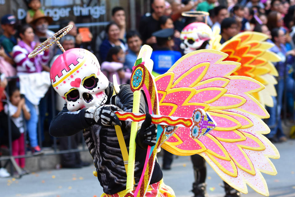 <p>Participants are seen during the traditional Day of the Dead parade at Reforma Avenue in Mexico City, Mexico on Oct. 28, 2017. (Photo: Carlos Tischler/REX/Shutterstock) </p>