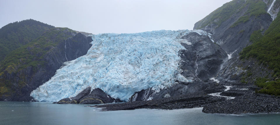 Coxe Glacier. Barry Arm. Prince William Sound. Near Whittier. Alaska. United States of America. (Photo by: Education Images/Universal Images Group via Getty Images)