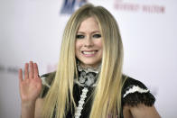 La malattia di Lyme, presa dal morso di una zecca nel 2014, ha costretto anche Avril Lavigne a letto per ben due anni. "Mi sentivo intrappolata nel mio stesso corpo, come se fossi sott’acqua e stessi annegando e dovessi cercare di riemergere per respirare aria", ha dichiarato la cantante, che ha utilizzato la malattia come ispirazione per il singolo "Head Above Water".