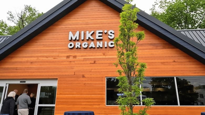 Mike's Organic grocery store exterior