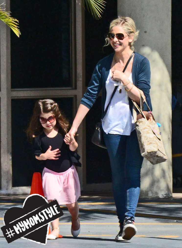 Sarah Michelle Gellar and her daughter in Los Angeles. (Photo: Beverly News/REX/Shutterstock) 