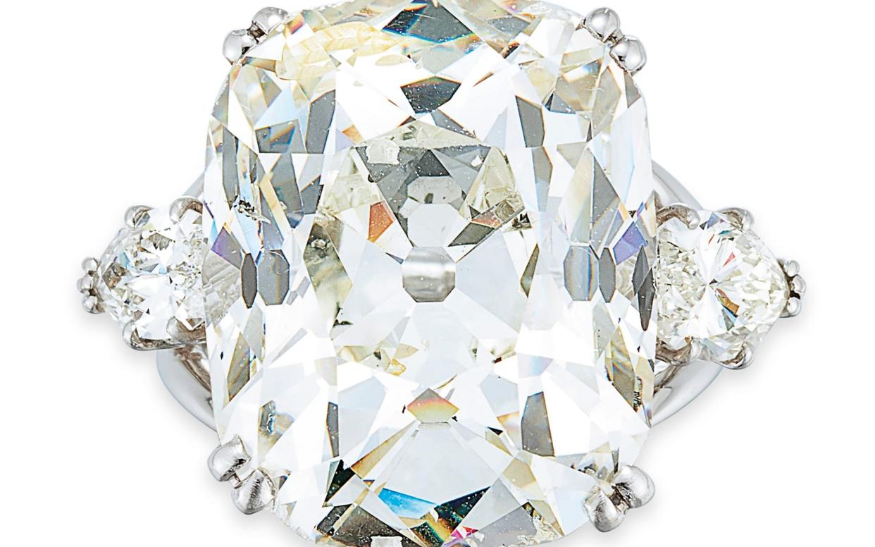 Old cushion-cut diamond of 19.24 carats on sale at the auction - Contact:jon@jonstokesphoto.com for usage rights