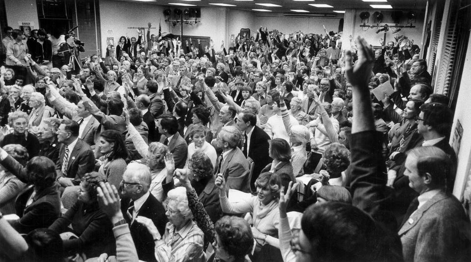 The Republican caucus at precinct 74 in Des Moines drew a crowd of 500 to Greenwood School in January 1980, compared to an attendance of 50 people four years earlier.