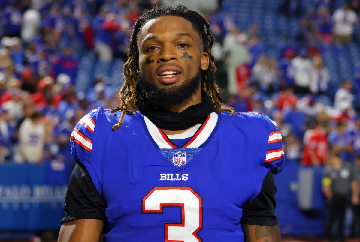 Damar Hamlin talks to Buffalo Bills team-mates as breathing tube