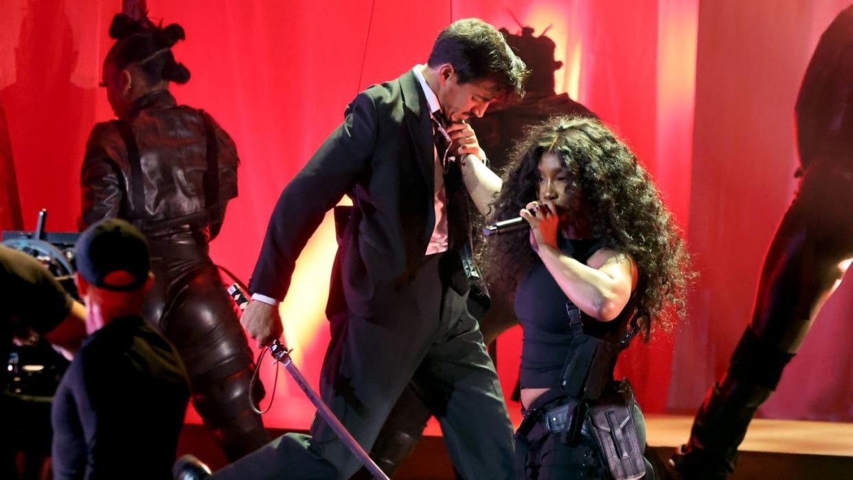 sza performing at the 66th grammy awards show