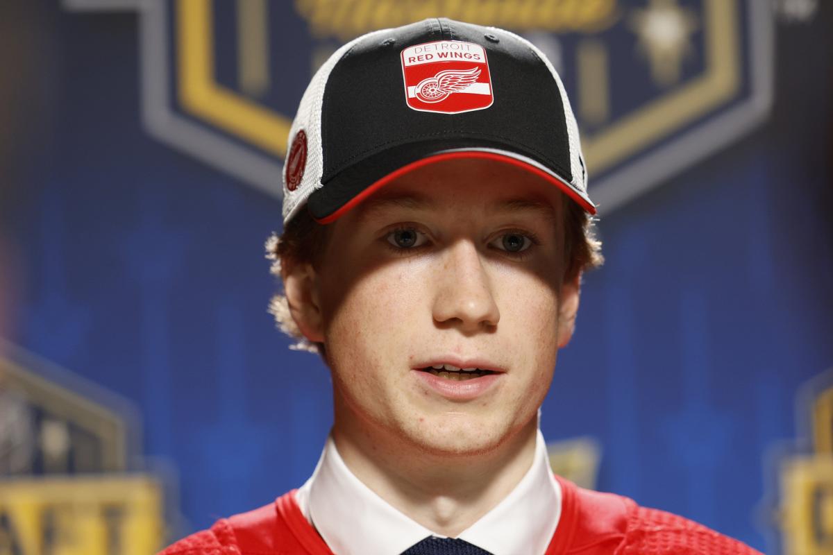 Detroit Red Wings select Nate Danielson with No. 9 pick in NHL draft