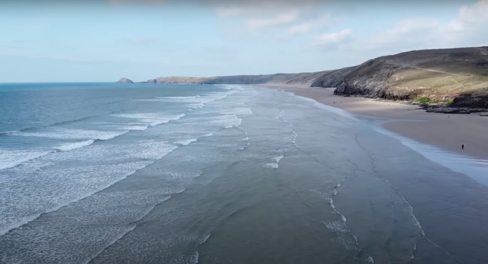 In a new video, YouTuber, Tom Scott, explores a Cornish beach in the UK where the ocean constantly burps up LEGO pieces.