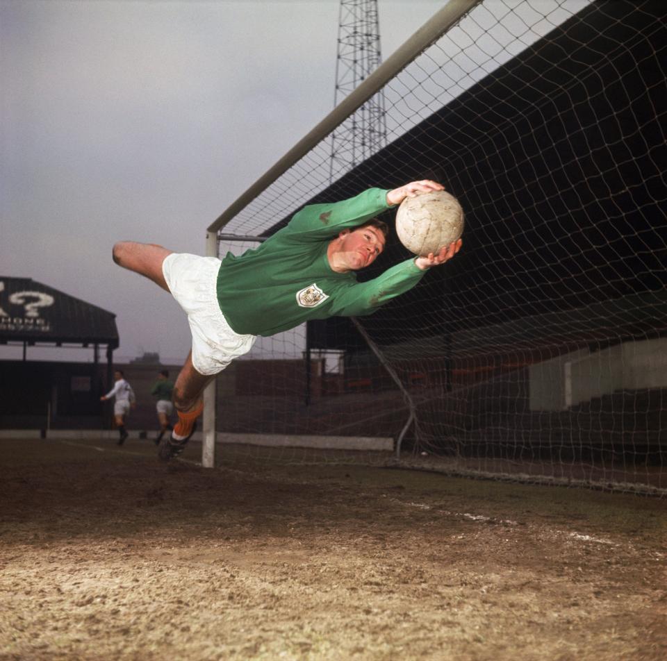 Tony Waiters in action for the Seasiders, circa 1960 - Don Morley/Getty Images