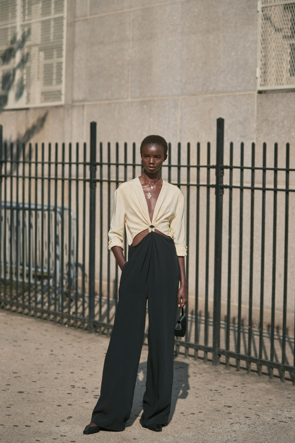 STYLECASTER | Minimalist Outfits