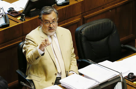 Senator Alejandro Guillier gestures inside the Chilean congress in Valparaiso, Chile November 24, 2016. Picture taken November 24, 2016. REUTERS/Rodrigo Garrido