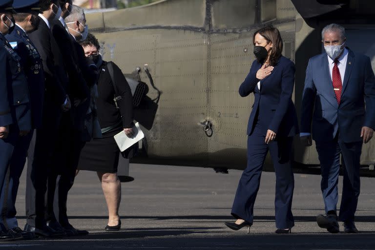 La vicepresidenta de Estados Unidos, Kamala Harris, al llegar a la toma de posesión de la presidenta electa de Honduras, Xiomara Castro, en Tegucigalpa