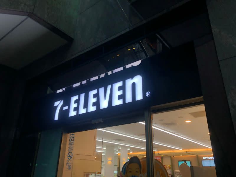 ▲ 有網友買了一次7-11打折的「即期品」後，就此愛上這項服務，不過他也憂心，一直買快過期的食物吃，怕會被當成怪人。（示意圖／記者張志浩攝）