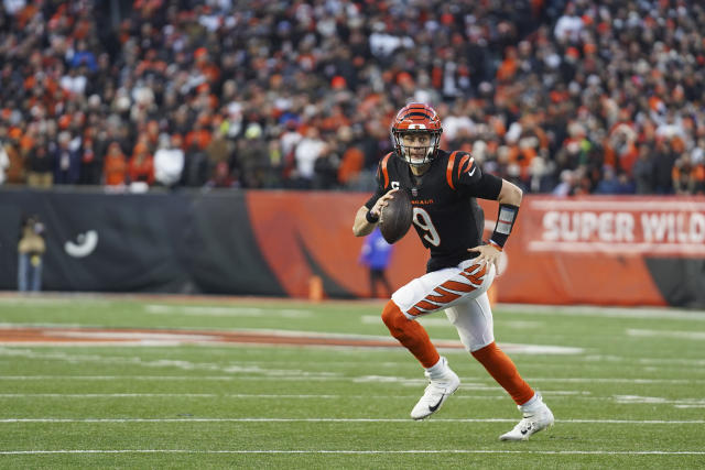 Bengals hold on, finally win in playoffs, 26-19 over Raiders