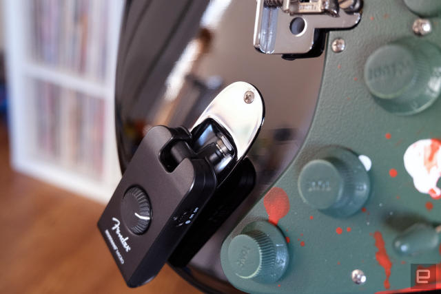 Fender Mustang Micro headphone amplifier offers 12 different effects  combinations » Gadget Flow