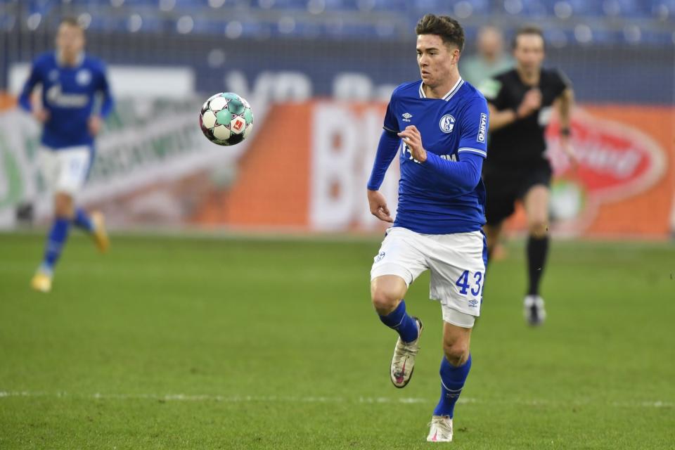 Schalke's Matthew Hoppe runs onto a pass from a teammate during a game against Bayern Munich on Jan. 24.