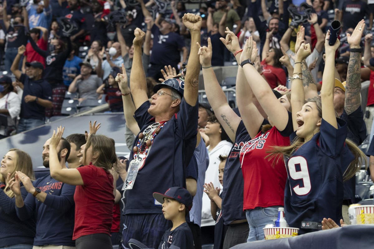 Houston Texans season-ticket holders offered discounts for 2022 and 2023  renewals under new - ABC13 Houston