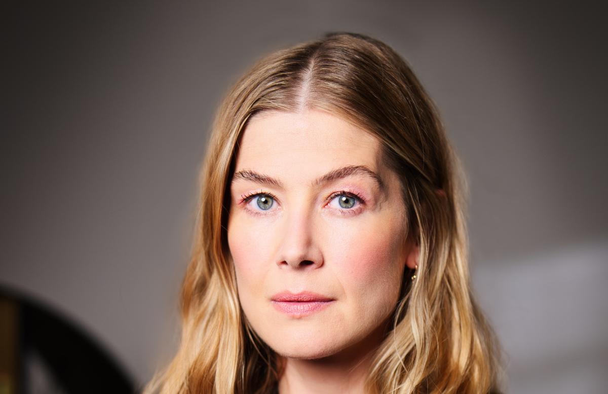 Rosamund Pike stars in the Silicon Valley thriller series “Thumblite” on Netflix by Scott Z. Burns, Scott Galloway, Media Res