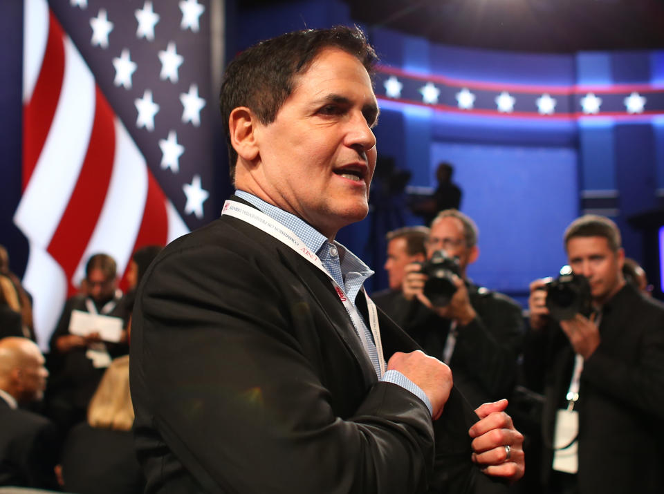 Dallas Mavericks owner Mark Cuban arrives to attend the third and final 2016 presidential campaign debate between Republican U.S. presidential nominee Donald Trump and Democratic nominee Hillary Clinton at UNLV in Las Vegas, Nevada, U.S., October 19, 2016. REUTERS/Mike Blake 