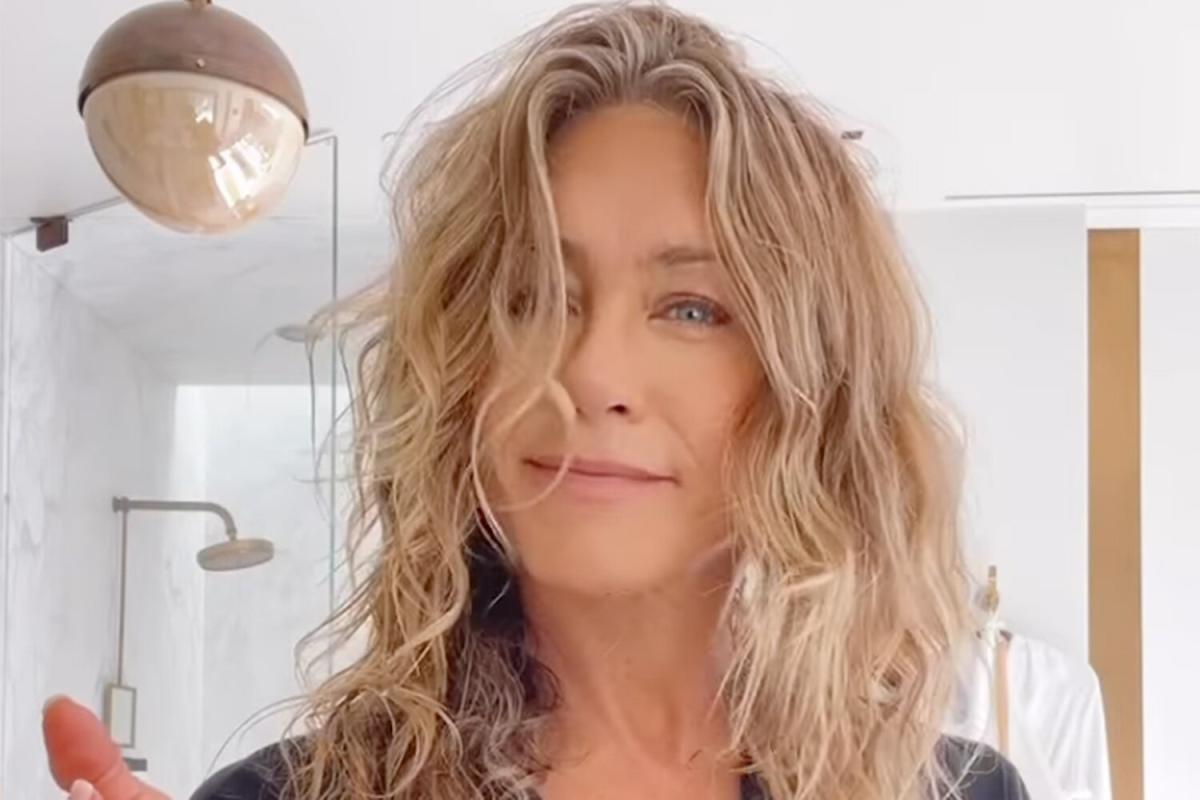 Jennifer Aniston Shows Off Natural Curls in Post-Shower Haircare Routine