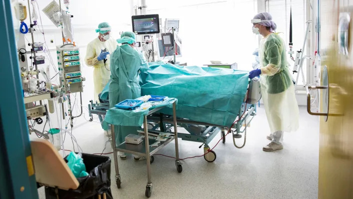 A patient with COVID-19 is operated on after the patient&#39;s respiration stopped during hospitalization at Herlev Hospital&#39;s Department of Anesthesia, Operation and Intensive Care, near Copenhagen, in May 2020. (Olafur Steinar Gestsson/Ritzau Scanpix/AFP via Getty Images)