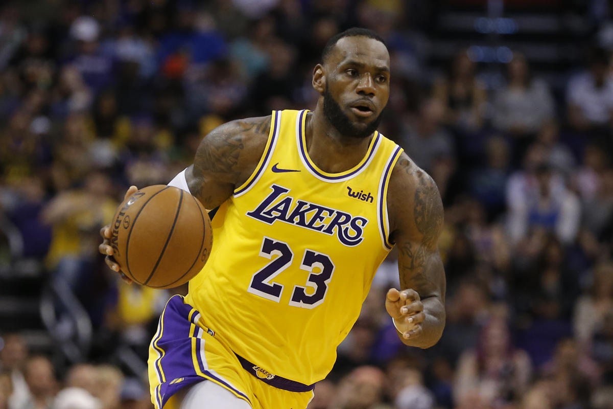 Los Angeles Lakers to reduce LeBron James' minutes for rest of season 