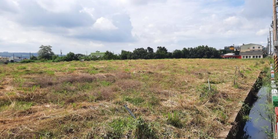 梧棲第七公墓遷葬完成改建公園，將可大幅改善當地環境，提升居民生活品質，帶動該地區的發展。（記者陳金龍攝）