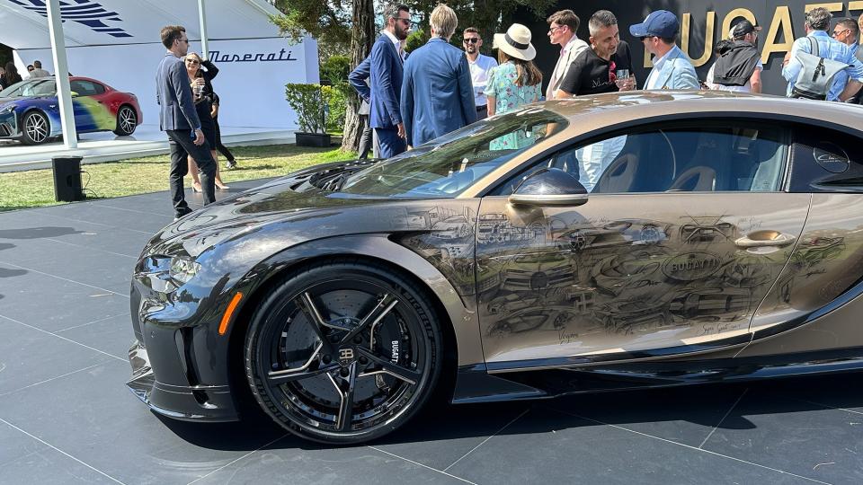 a bugatti chiron super sport car