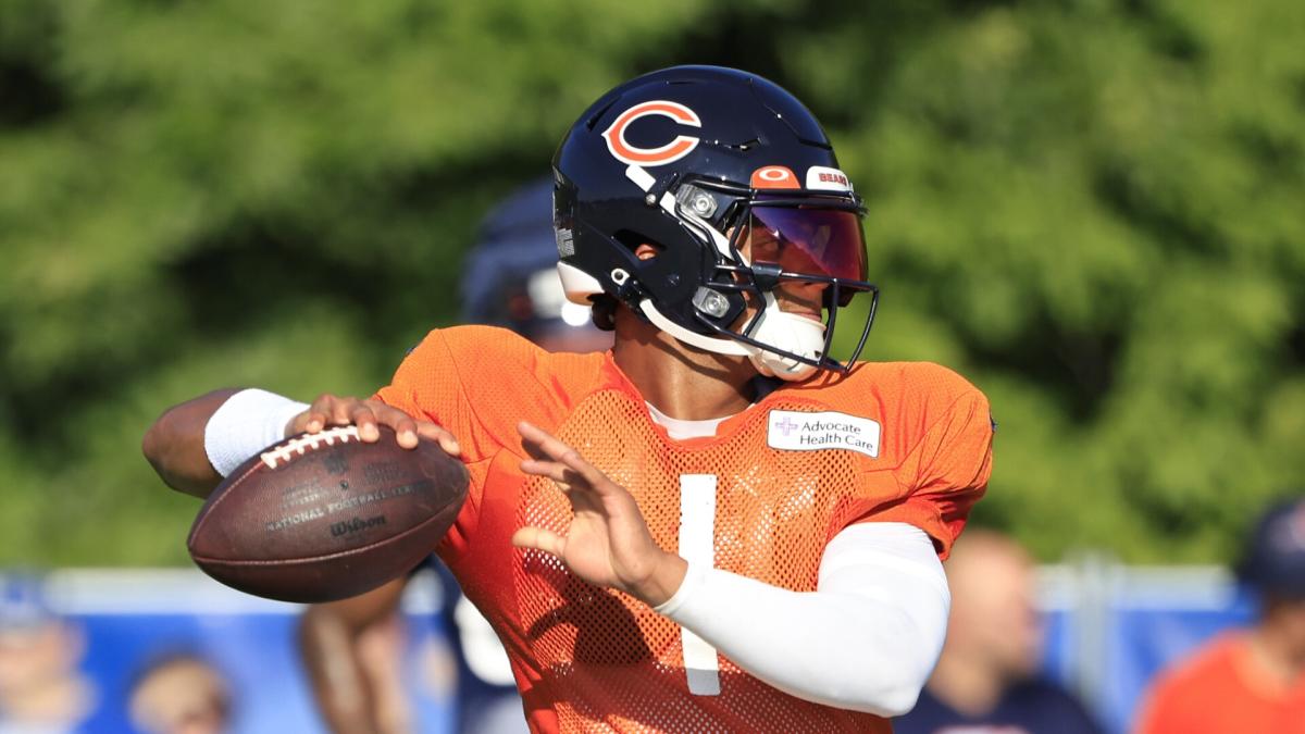 Bears' Justin Fields praises roster before 2023 training camp