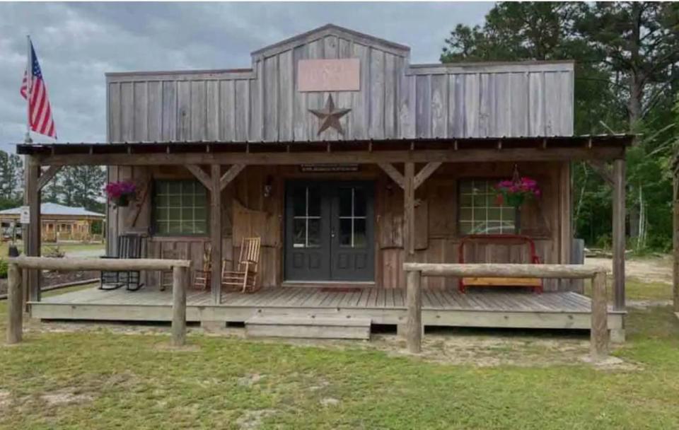 This Aynor cabin dubbed “The Saloon” is set in the country and is only 30 minutes from Myrtle Beach. It has a rustic, Old West vibe. 