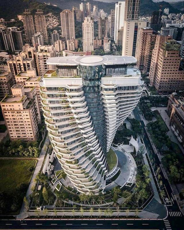 Sustainable Twisting Taipei Tower