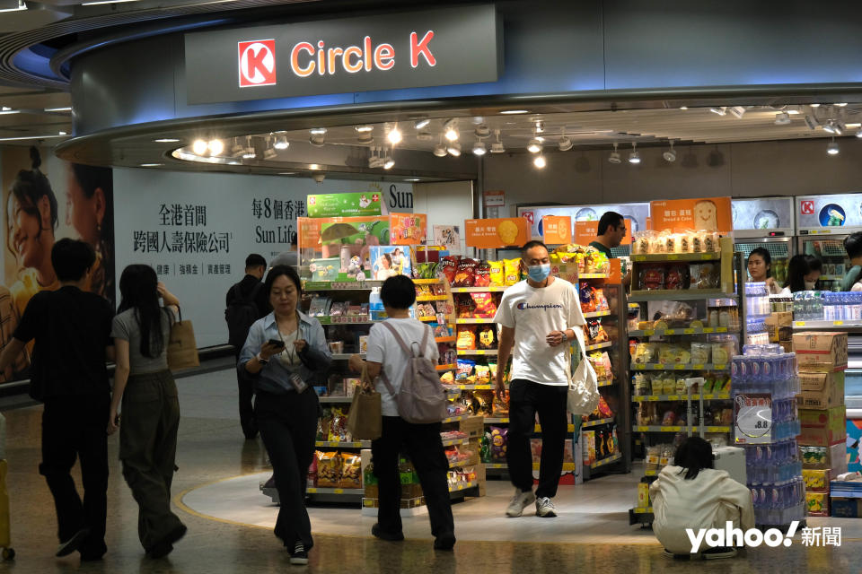 高鐵西九龍站雖然位於市中心，但站內的Circle K分店，定價高出站外分店不少。