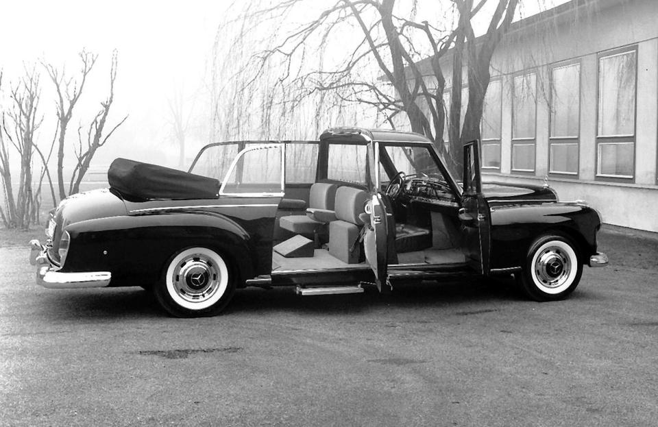 Barras laterales, más espacio entre las llantas y una sola silla trasera fueron algunos de los cambios que le hicieron al Mercedes-Benz 300 d para convertirlo en el vehículo del Santo Padre.