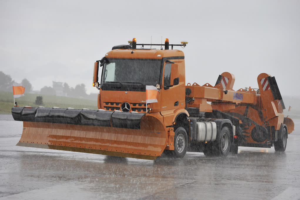 Airports See a Driverless Future Across the Tarmac