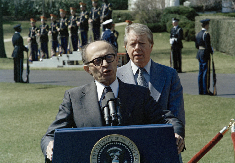 FILE - In this March 22, 1978, file photo taken by Max Nash, Israeli Prime Minister Menachem Begin speaks with President Jimmy Carter, making farewell remarks on the White House South Lawn in Washington. Nash, who covered the conflicts in Southeast Asia and the Middle East and helped nurture a new generation of female photojournalists during more than 40 years with The Associated Press, died Friday, Sept. 28, 2018, after collapsing at home. (AP Photo/Max Nash, File)