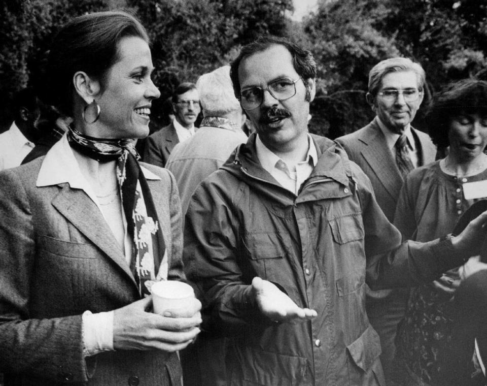 Actress and activist Jane Fonda joins then-Sacramento Mayor Phil Isenberg at a fundraiser at a Carmichael home for his campaign for the Democratic nomination for Congress in May 1978. About 100 people attended the $25-a-plate event. “I like to see people in Congress who will fight and have courage,” she said. Then-City Councilman Robert Matsui won the seat.