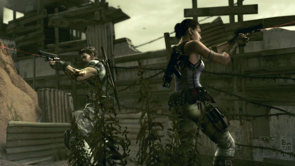 Auf den ersten Blick wirkt das in Afrika angesiedelte "Resident Evil 5" (2009) wie ein Koop-Abenteuer, doch wird die zweite Figur im Story-Modus stets von der KI gesteuert. Nur im Duo-Modus kann man gemeinsam spielen - per Splitscreen. Der clevere Umgang mit dem begrenzten Inventar ist in Teil 5 als Überlebensstrategie wichtiger denn je. Mit mehreren DLCs wurde das Game erweitert. (Bild: )