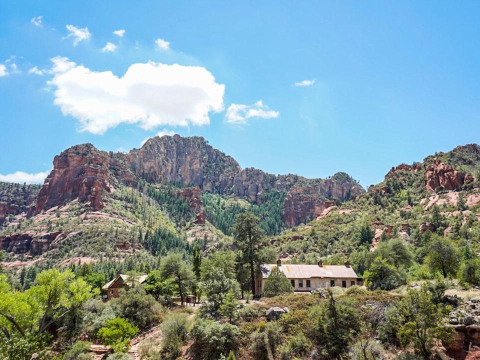 driving towards sedona