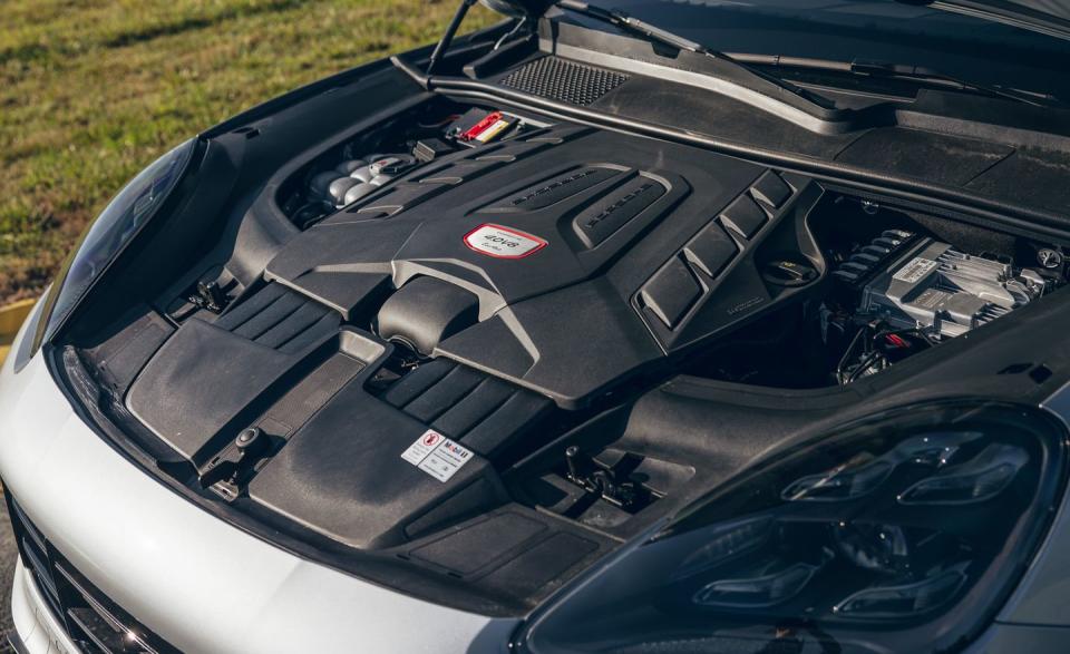 Photos of the 2019 Porsche Cayenne Turbo at Lightning Lap