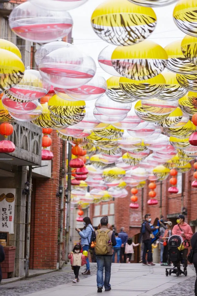 &#x006700;&#x006709;&#x005e74;&#x005473;&#x005728;&#x005b9c;&#x00862d;&#x0050b3;&#x0085dd;&#x005712;&#x005340;&#x00ff0c;&#x00300c;&#x00767e;&#x00798f;&#x009053;&#x00300d;&#x005728;&#x006587;&#x00660c;&#x008857;&#x0061f8;&#x00540a;&#x00767e;&#x009918;&#x00500b;&#x007b46;&#x0058a8;&#x006a6b;&#x0059ff;&#x007684;&#x00300c;&#x00864e;&#x00300d;&#x005b57;&#x00ff0c;&#x00884c;&#x004eba;&#x006f2b;&#x006b65;&#x005176;&#x004e2d;&#x00ff0c;&#x00611f;&#x0053d7;&#x00798f;&#x006c23;&#x0085b0;&#x009676;&#x005e87;&#x004f51;&#x003002;&#x00ff08;&#x005b9c;&#x00862d;&#x0050b3;&#x0085dd;&#x0063d0;&#x004f9b;&#x00ff09;