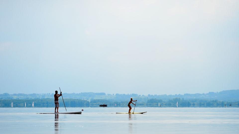 Stand-up-Paddling ist gesund: Bei diesem Sport werden alle Muskelgruppen beansprucht. Außerdem fördert SUP die Koordination.