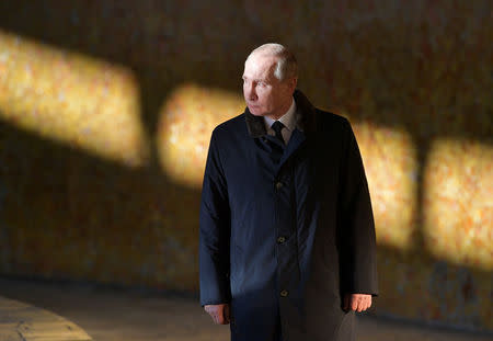 Russian President Vladimir Putin attends a wreath laying ceremony during an event to commemorate the 75th anniversary of the battle of Stalingrad in World War Two, at the Mamayev Kurgan memorial complex in the city of Volgograd, Russia February 2, 2018. Sputnik/Alexei Druzhinin/Kremlin via REUTERS