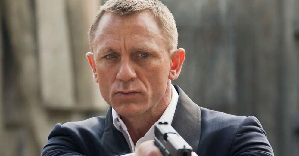 Daniel Craig Belvedere Ad Has Internet Asking: Where Are His Muscles?