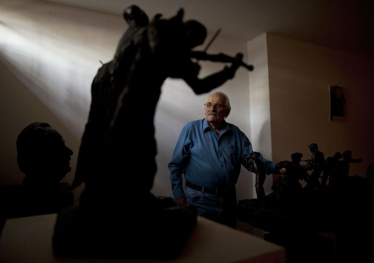 Samuel Willenberg, the last survivor of the Treblinka uprising, poses for a picture at his art studio in Tel Aviv, Israel, in 2010. <a href="https://newsroom.ap.org/detail/MideastIsraelHolocaust/761dbacc01df4c75ac290d2f73100256/photo?Query=samuel%20willenberg&mediaType=photo&sortBy=arrivaldatetime:desc&dateRange=Anytime&totalCount=21&currentItemNo=12" rel="nofollow noopener" target="_blank" data-ylk="slk:AP Photo/Oded Balilty;elm:context_link;itc:0;sec:content-canvas" class="link ">AP Photo/Oded Balilty</a>