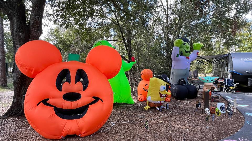 inflatable pumpkin mickey and baby yoda