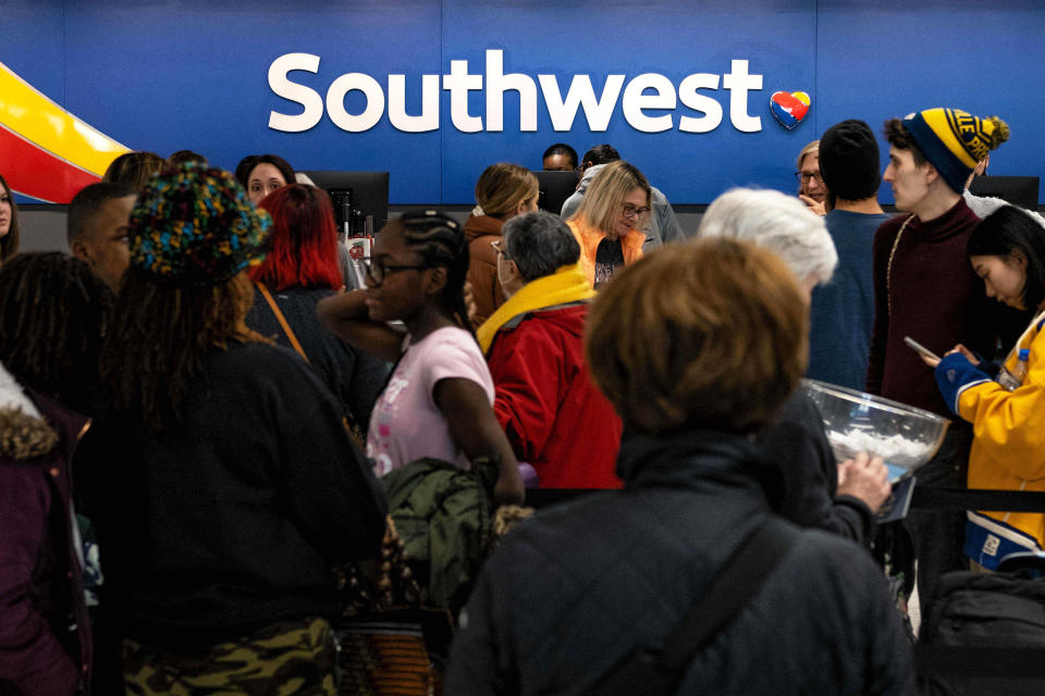 Travellers wait in line at the Southwest Airlines ticketing counter at Nashville International Airport after the airline cancelled thousands of flights in Nashville, Tennessee, on December 27, 2022. - Temperatures were expected to moderate across the eastern and midwest US on December 27, after days of freezing weather from 